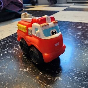 2009 Hasbro Plastic Tonka Firetruck Chuck & Friends